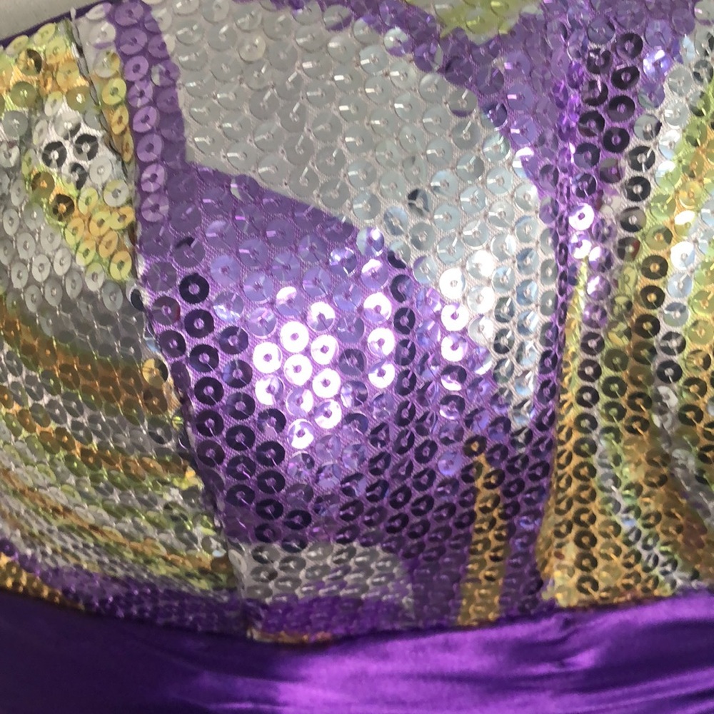 Cire purple and gold strapless gown. - Picture 4 of 9